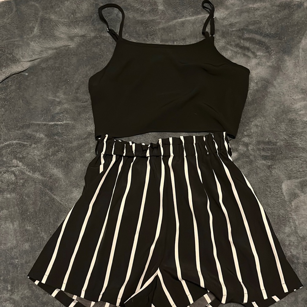 Crop top two piece outfit - summer shorts